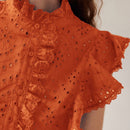 Blusa de agujero para brazos con volantes solidos de Schiffy