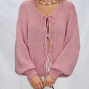 Frenchy cardigan de punto unicolor de color rosa palido con cinturon delantero, se puede usar sobre una camiseta