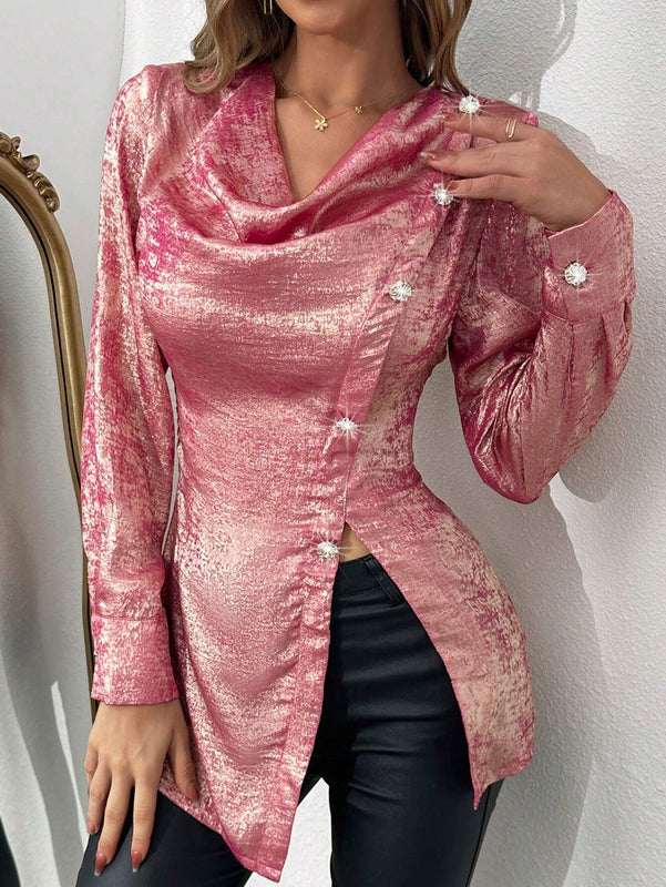 Camisa informal con cuello en V y cincha en la cintura de tela dorada metalica