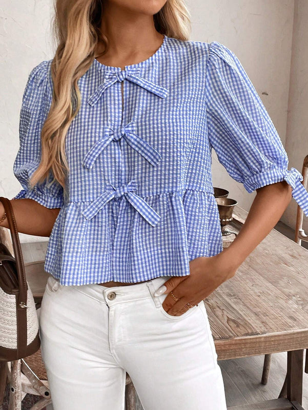 Frenchy Camisa de cuadros de manga corta con cuello redondo para mujeres con lazo en la parte delantera, dobladillo con volantes, suave y coa, elegante