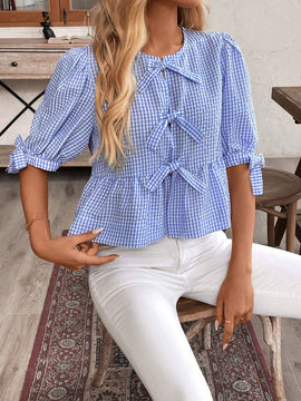 Frenchy Camisa de cuadros de manga corta con cuello redondo para mujeres con lazo en la parte delantera, dobladillo con volantes, suave y coa, elegante