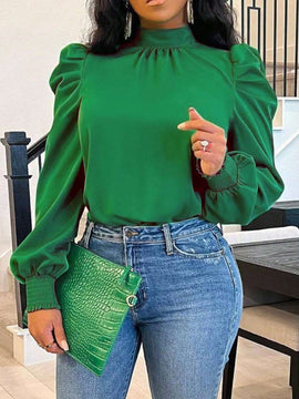 Elegante camisa larga verde con cuello plisado, manga abullonada con puno, y cinturon autoajustable - I