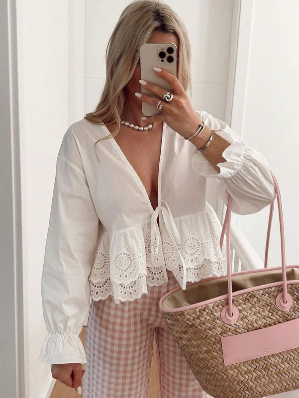 Blusa informal para mujer con cuello en V profundo, manga abullonada, empalmado con lazo y dobladillo bordado con flores