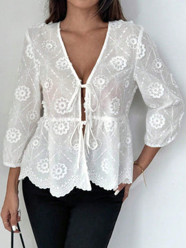 Camisa de mujer con bordado diario simple y cierre frontal con lazo