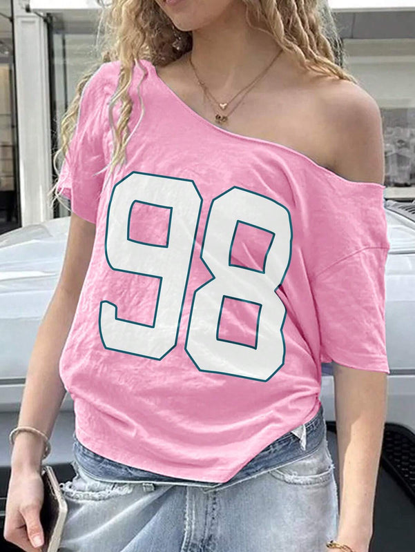 Camiseta de manga corta con estilo de calle, holgada, de cuello asimetrico, con estampado numerico, para mujer