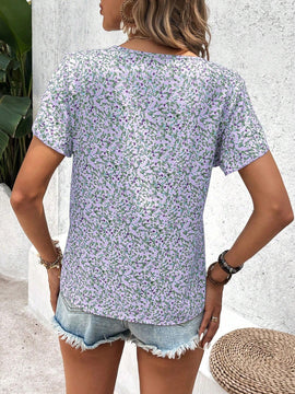Blusa casual con escote en V, mangas con volantes y estampado floral diminuto para mujeres