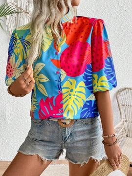 Camisa casual de vacaciones estampada tropical para mujer con escote dividido y mangas de linterna