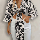 Camisa con estampado floral, manga corta y amarre al frente para mujeres, ideal para vacaciones