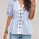 Camisa casual con estampado de rayas y nudo delantero