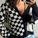Nuevos llegados de otono/invierno sueter cardigan de punto asimetrico de manga larga con estampado a cuadros blanco y negro casual y de moda para mujer, con tejido reforzado
