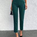 Pantalones cortos de color solido de ajuste delgado con bolsillos diagonales