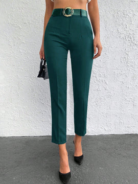 Pantalones cortos de color solido de ajuste delgado con bolsillos diagonales
