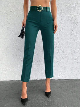 Pantalones cortos de color solido de ajuste delgado con bolsillos diagonales