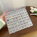 Caja organizadora de joyas de plástico transparente de 56 rejillas con tapas a presión para almacenamiento de cuentas, aretes y accesorios de manualidades.