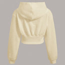 Ezwear capucha crop con slogan con parche con cordon delantero de hombros caidos