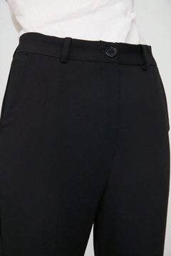Pantalon informal negro de cintura alta tipo cigarrillo para mujer