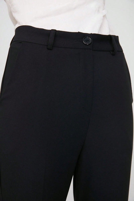 Pantalon informal negro de cintura alta tipo cigarrillo para mujer
