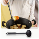 1pc Cucharón de Sopa Ergonómico de Nylon - Antiadherente, Mango Largo para Sopas, Salsas y Mezclar - Utensilio de Cocina Duradero con Almacenamiento Colgante