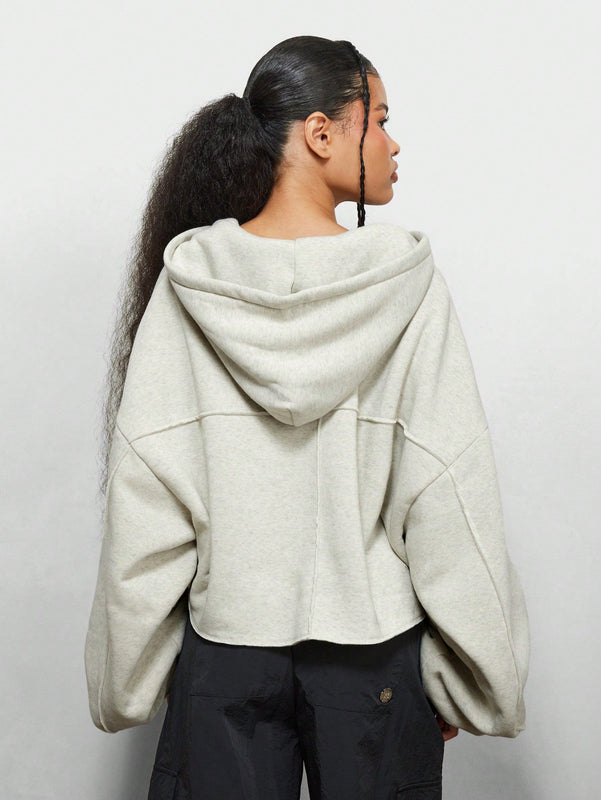 Sumwon women sudadera con capucha corta, de mangas completas, de bordes crudos y con forma de caja