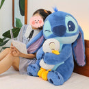 Muñeco de Peluche de Stitch de Disney con Patito - Muñeca Azul de Dibujos Animados Linda, Kawaii para Decoración, Adorno para el Coche, Regalo Ideal para Cumpleaños, Navidad, Halloween, Pascua