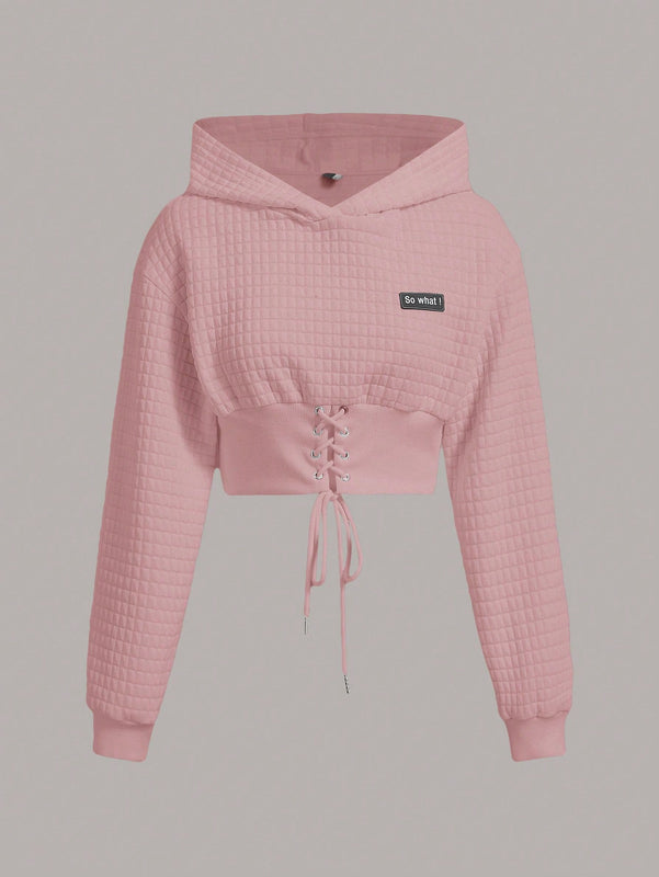 Ezwear capucha crop con slogan con parche con cordon delantero de hombros caidos