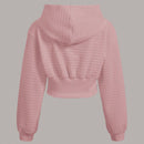 Ezwear capucha crop con slogan con parche con cordon delantero de hombros caidos