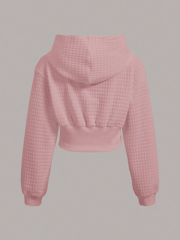 Ezwear capucha crop con slogan con parche con cordon delantero de hombros caidos