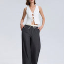 Pantalones de pierna ancha con bolsillo, cintura con cordon y estampado a rayas en color contrastante