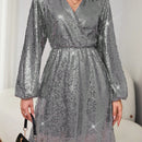 Vestido de mujer con mangas farol brillantes