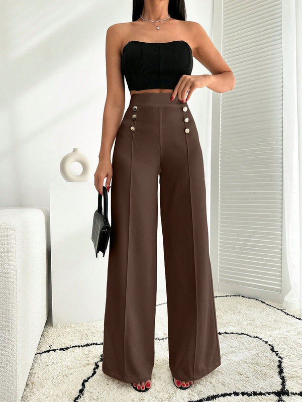 Pantalon palazzo de pierna ancha blanco con detalle de boton