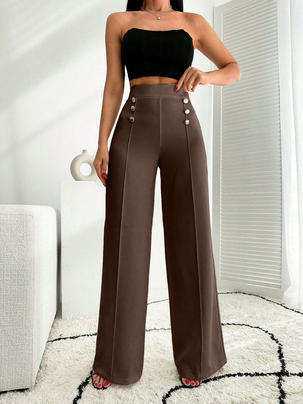 Pantalon palazzo de pierna ancha blanco con detalle de boton