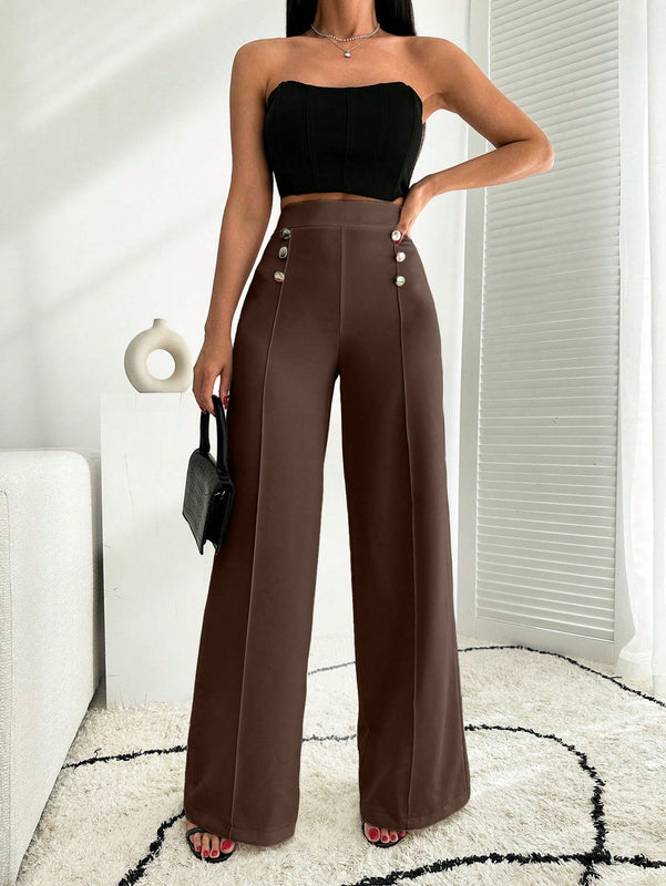 Pantalon palazzo de pierna ancha blanco con detalle de boton