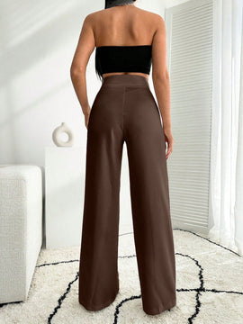 Pantalon palazzo de pierna ancha blanco con detalle de boton