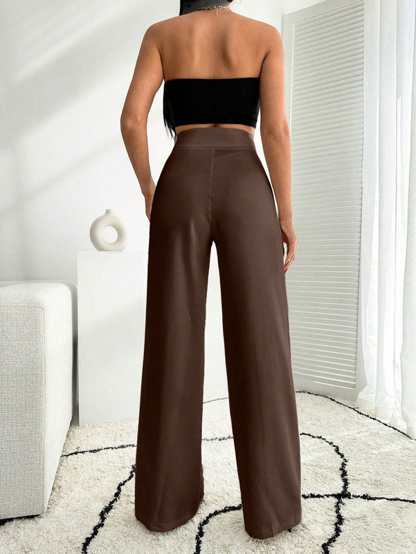 Pantalon palazzo de pierna ancha blanco con detalle de boton