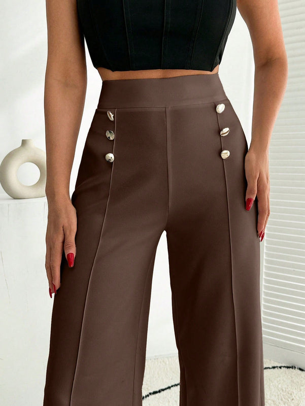 Pantalon palazzo de pierna ancha blanco con detalle de boton