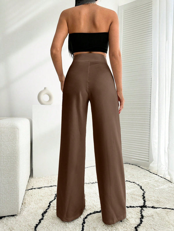 Pantalon palazzo de pierna ancha blanco con detalle de boton