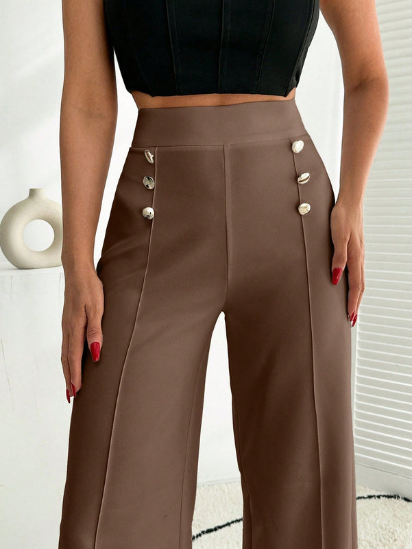 Pantalon palazzo de pierna ancha blanco con detalle de boton