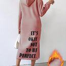 Relaxiva vestido sudadera casual de felpa con capucha, manga larga, bajo con abertura, cordon ajustable, estampado de lema para mujer, otono/invierno