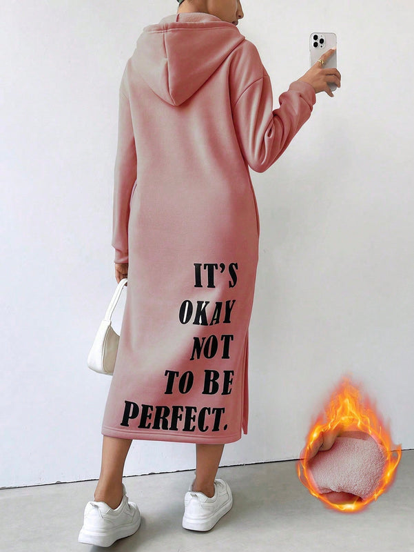 Relaxiva vestido sudadera casual de felpa con capucha, manga larga, bajo con abertura, cordon ajustable, estampado de lema para mujer, otono/invierno