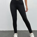 Leggings negros largos con detalles de accesorios de cinturon