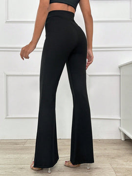 Pantalones de moda con pierna de campana y diseno de hebilla de metal para mujer