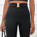 Pantalones de moda con pierna de campana y diseno de hebilla de metal para mujer