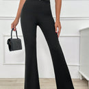 Pantalones de moda con pierna de campana y diseno de hebilla de metal para mujer