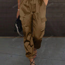 Pantalones de cargo con bolsillo con solapa, cordon ajustable y cintura elastica de saten para mujeres