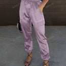 Pantalones de cargo con bolsillo con solapa, cordon ajustable y cintura elastica de saten para mujeres