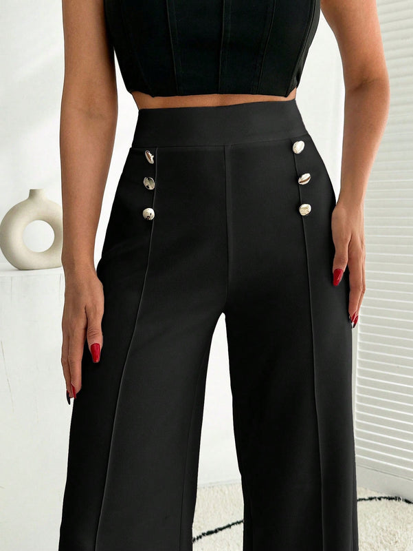 Pantalon palazzo de pierna ancha blanco con detalle de boton