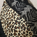 Ropa interior de mujer con estampado de leopardo, encaje en contraste y aros para el sosten