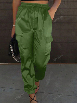 Pantalones de cargo con bolsillo con solapa, cordon ajustable y cintura elastica de saten para mujeres