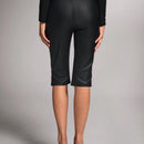 Bae pantalones ajustados a media pierna de color negro solido, versatiles, para uso casual/fiesta nocturna/ropa de calle, con botones y bolsillo, y bajo con abertura, de twill recubierto y con estilo