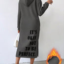 Relaxiva vestido sudadera casual de felpa con capucha, manga larga, bajo con abertura, cordon ajustable, estampado de lema para mujer, otono/invierno